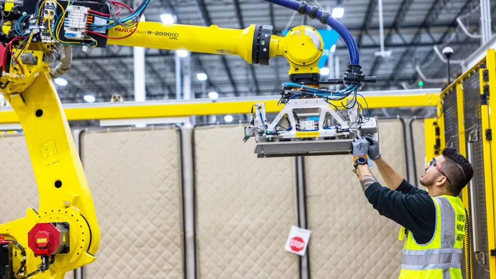 Το Blue Jay φέρνει την τεχνητή νοημοσύνη στα κέντρα διανομής της Amazon