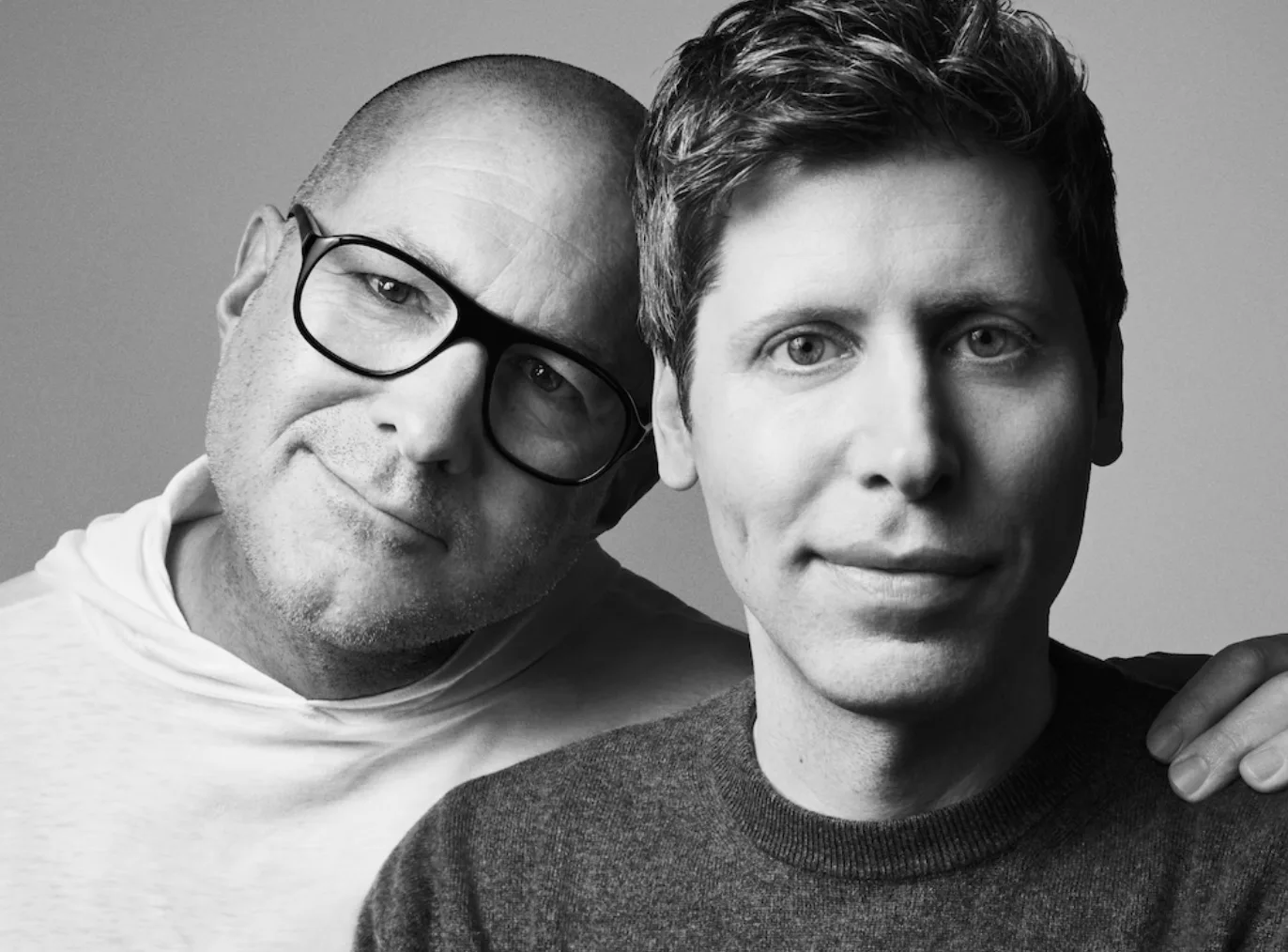 Ο Sam Altman και ο Jony Ive σε συνάντηση εργασίας για τη νέα συσκευή AI