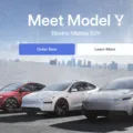 Ο Elon Musk αντί να βγάλει νέο οικονομικό Tesla «ξεγύμνωσε» τα Model Y και Model 3
