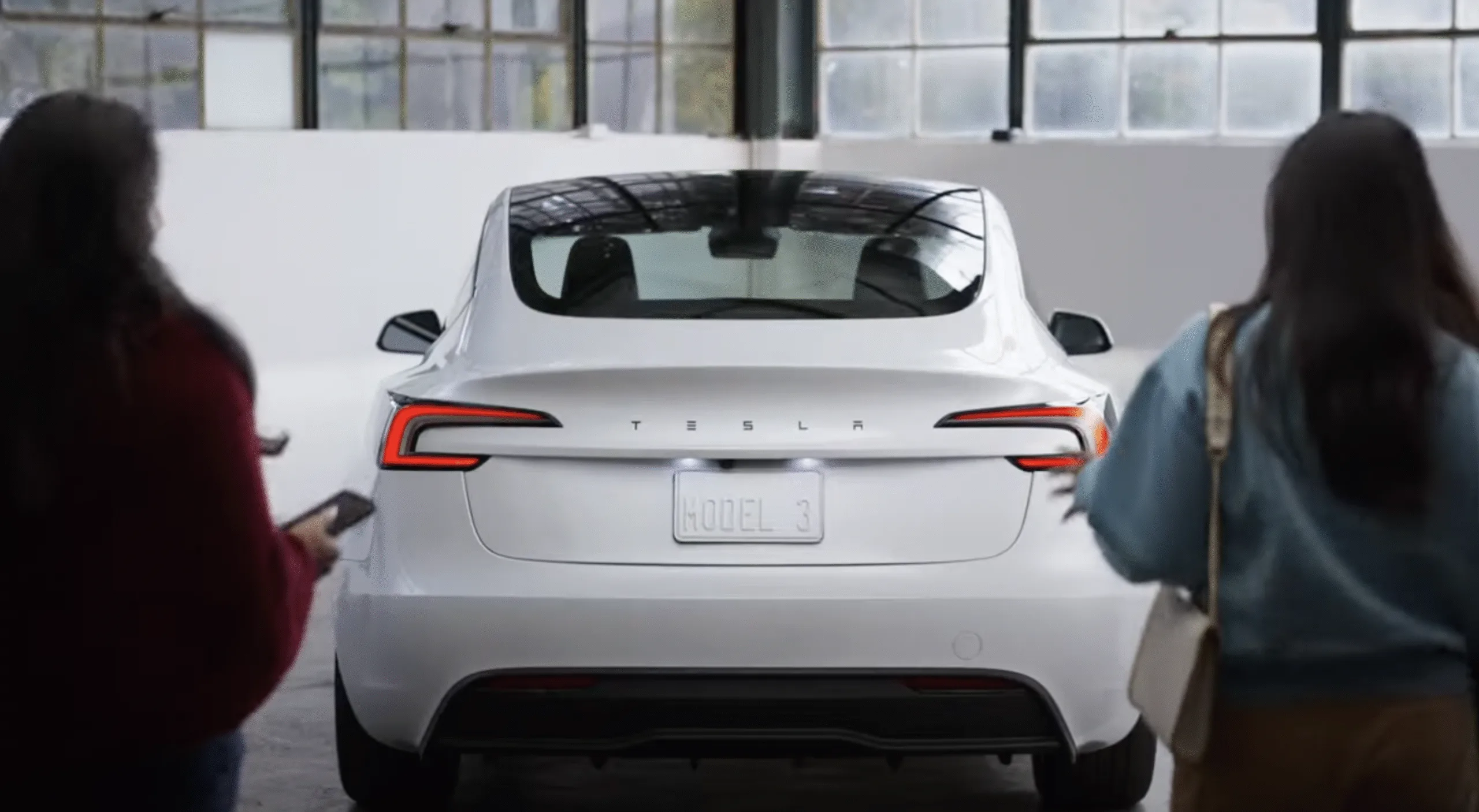 Νέες Standard εκδόσεις Tesla: Λιγότερα premium στοιχεία, χαμηλότερες τιμές