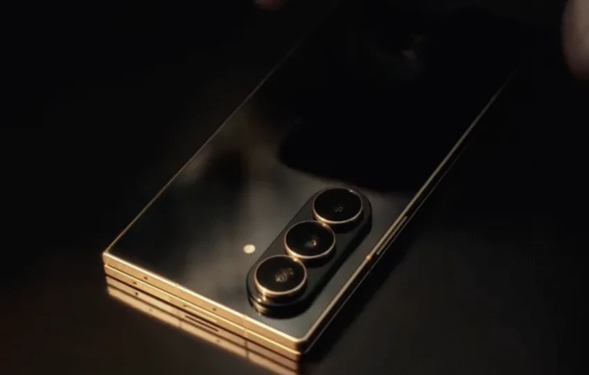 Η Samsung παρουσίασε ένα εξαιρετικά κομψό και τεχνολογικά προηγμένο foldable smartphone