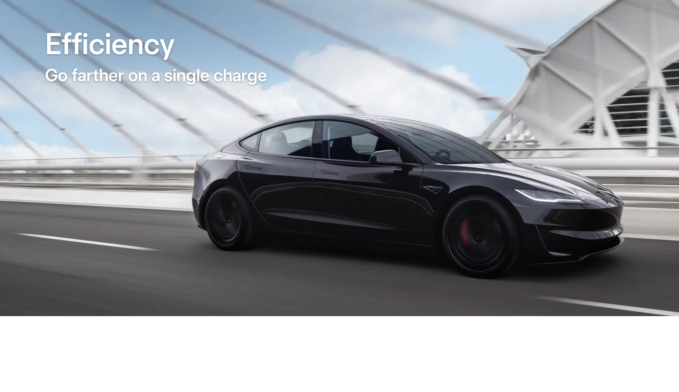 Tesla Model σε αυτοκινητόδρομο με ενεργό Full Self-Driving Mad Max Mode.