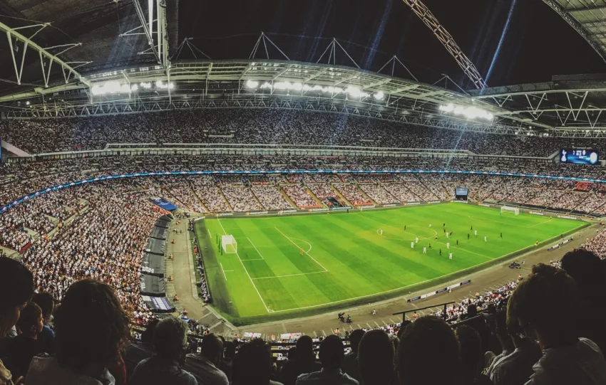 Η AI βάζει τέλος στην εποχή του «δεν πιάνει το κινητό στο γήπεδο»