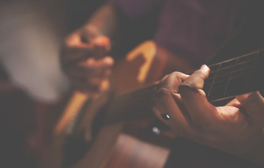 Warner Music και Suno σε συμφωνία: Τέλος στη νομική διαμάχη για την AI μουσική