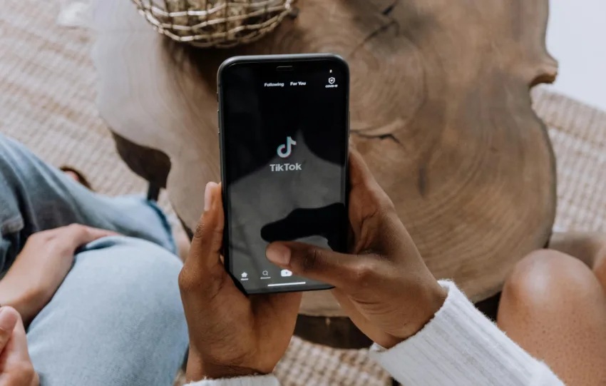 Το TikTok ενισχύει τους creators – Smart Split, AI Outline και δίκαιη πληρωμή