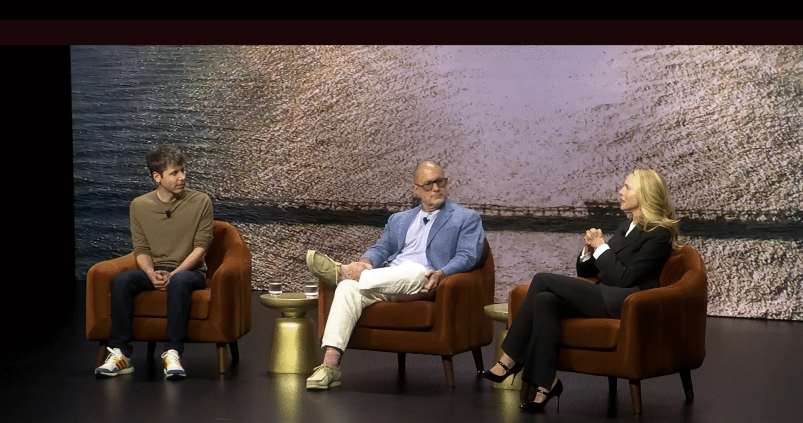 Αποκαλυπτικοί οι Sam Altman και Jon Ive για την συσκευή που φιλοδοξεί να βαλει τα κινητά στο χρονοντούλαπο της ιστορίας