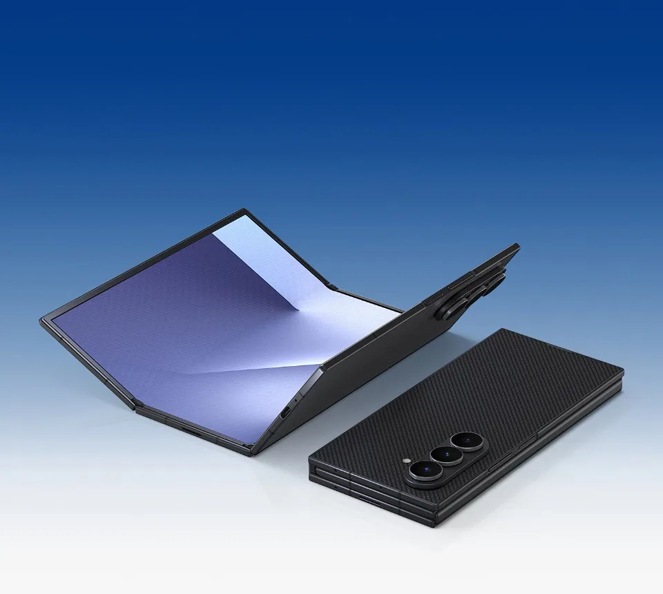 Unboxing Galaxy Z TriFold: Το πρώτο trifold smartphone της Samsung αποκαλύπτεται