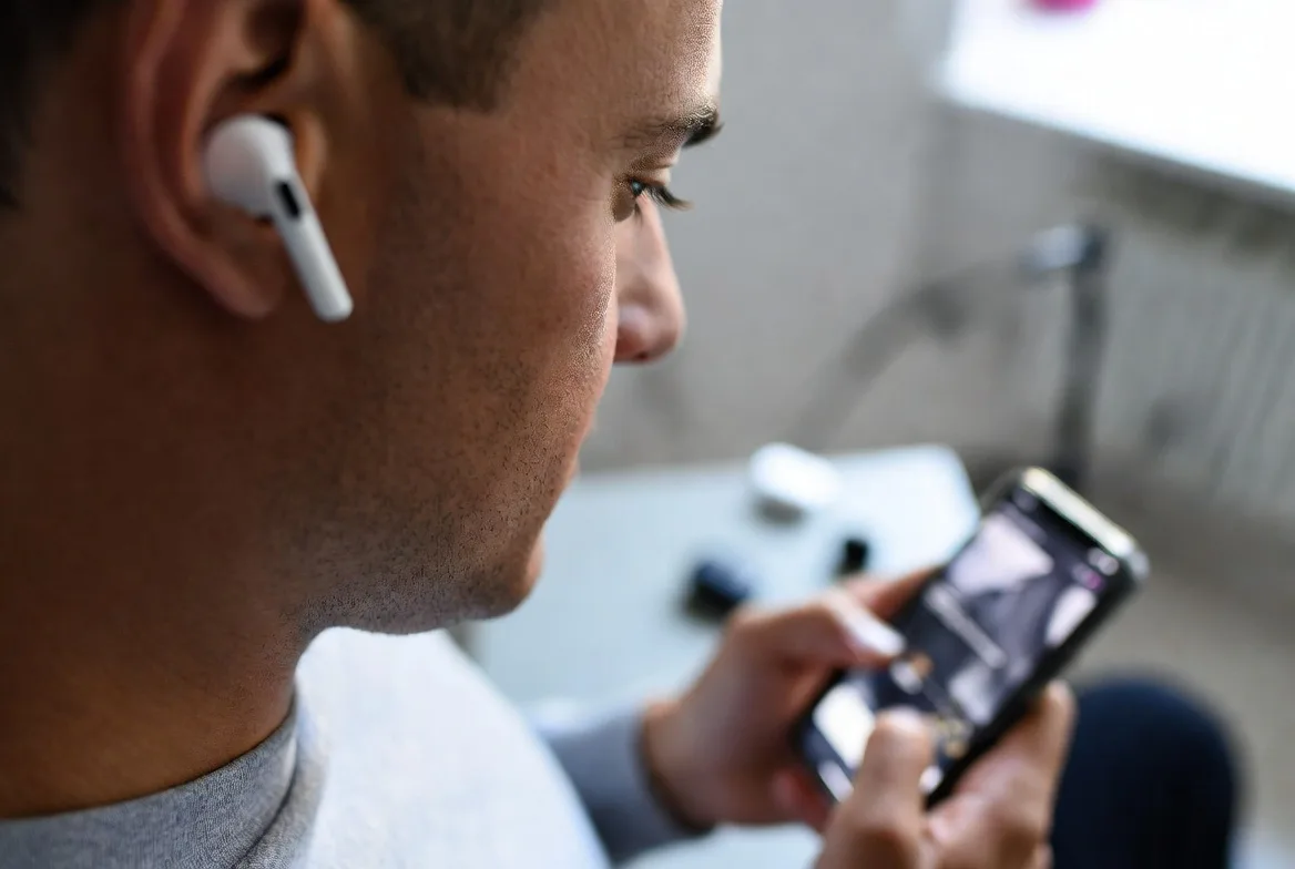 Τέλος στα γλωσσικά εμπόδια με τη νέα λειτουργία του Google Translate