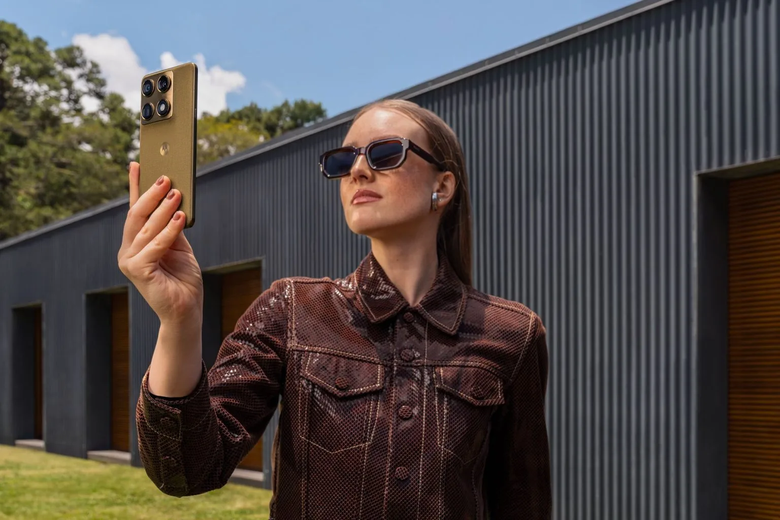 Η Motorola επαναπροσδιορίζει το Premium: "Signature" με οθόνη 6200 nits και Silicon-Carbon μπαταρία