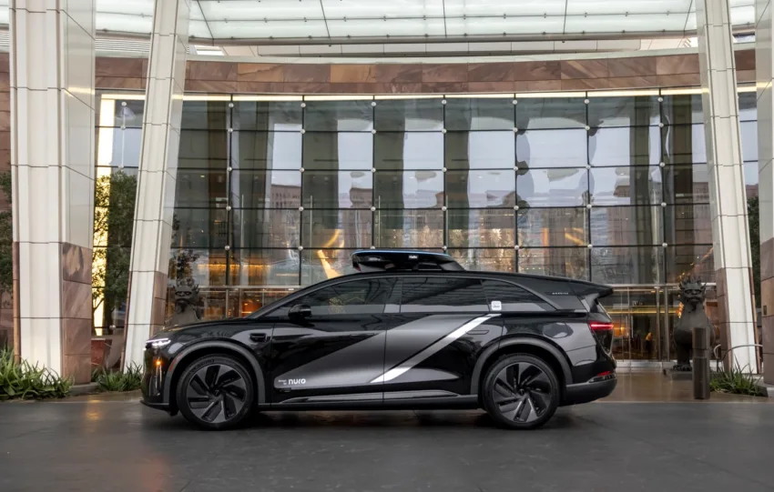 Uber, Lucid και Nuro παρουσιάζουν το Robotaxi του αυτοκινούμενου μέλλοντος