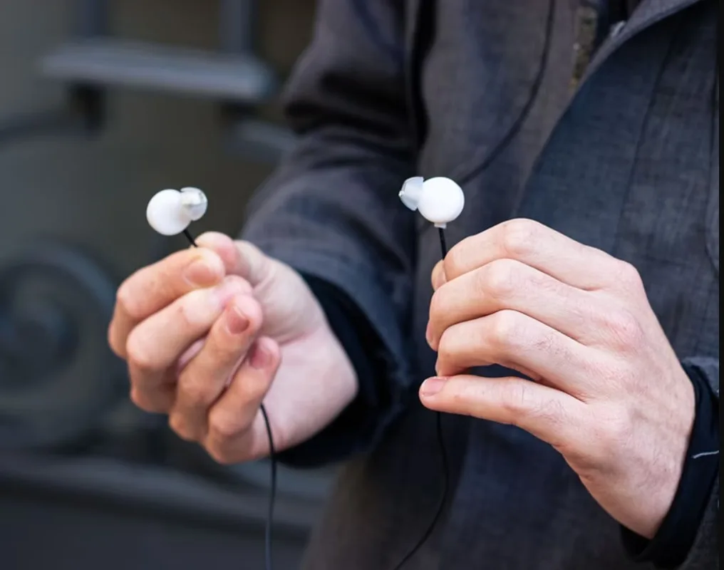 Earbuds με δυνατότητα εγκεφαλικής μέτρησης από τη NAOX