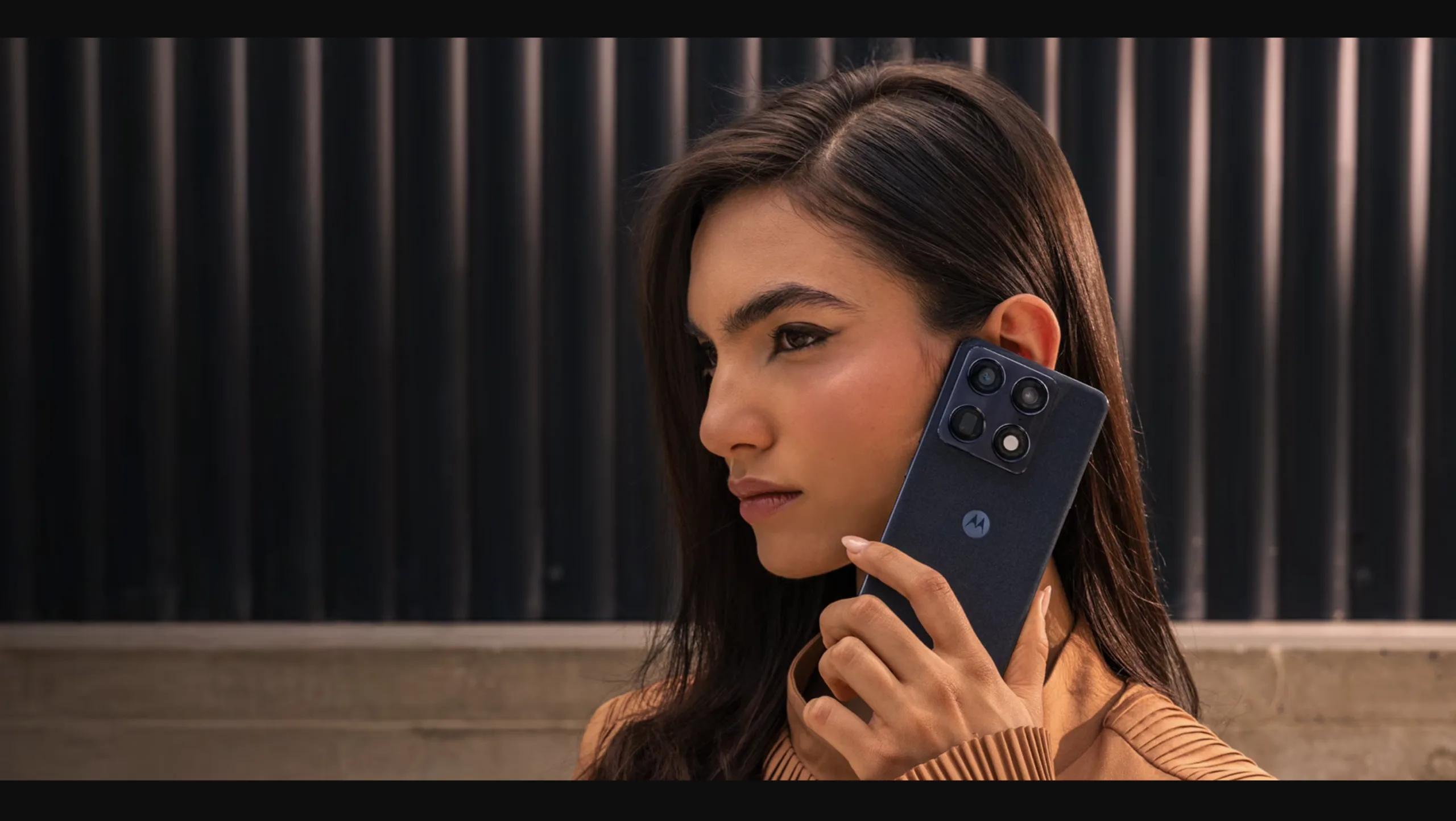 Η Motorola επαναπροσδιορίζει το Premium: "Signature" με οθόνη 6200 nits και Silicon-Carbon μπαταρία