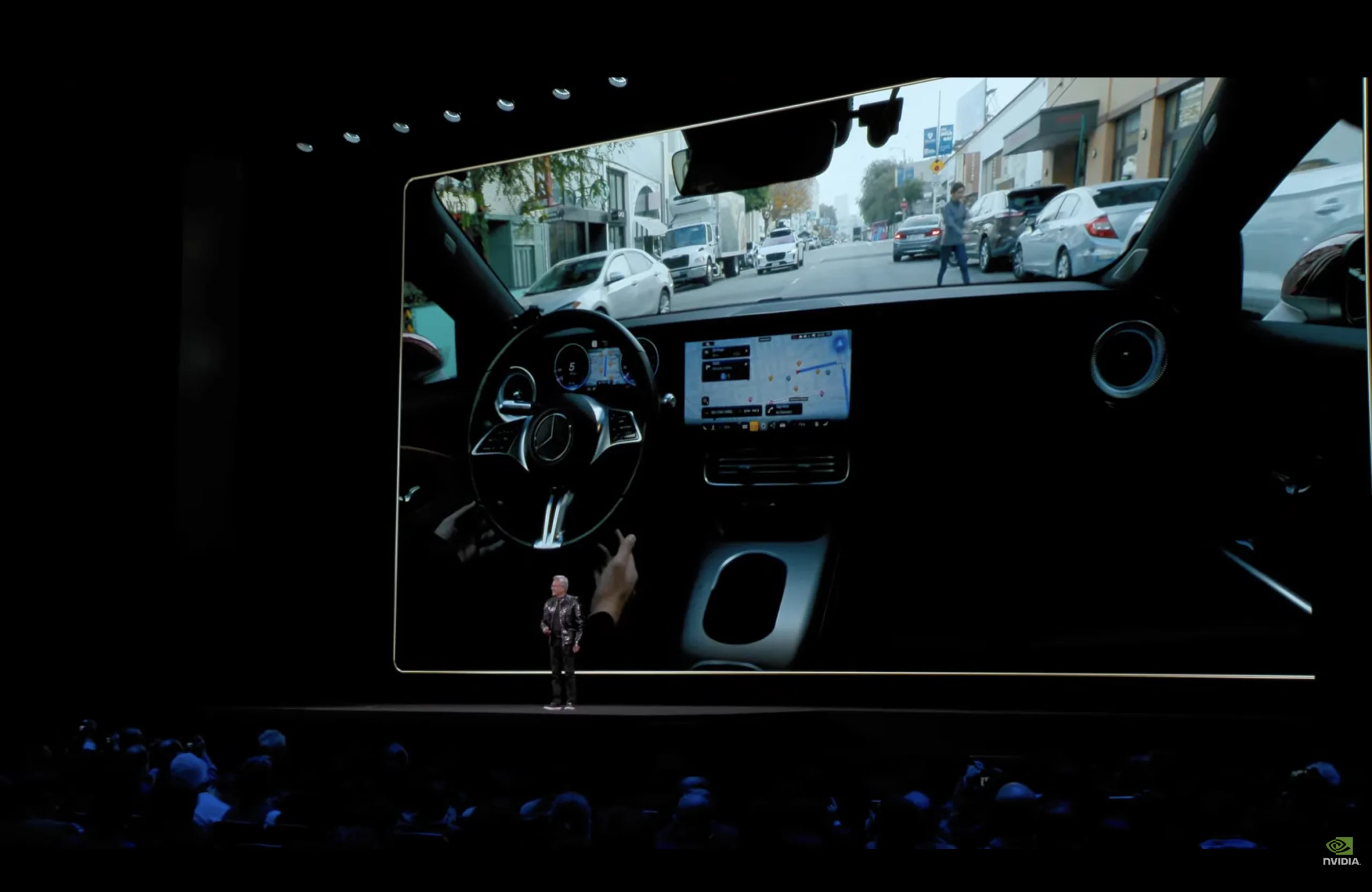 Ένα αυτόνομο όχημα σε αστικό περιβάλλον, σε διασταύρωση με σβηστό φανάρι, με γραφικά overlay