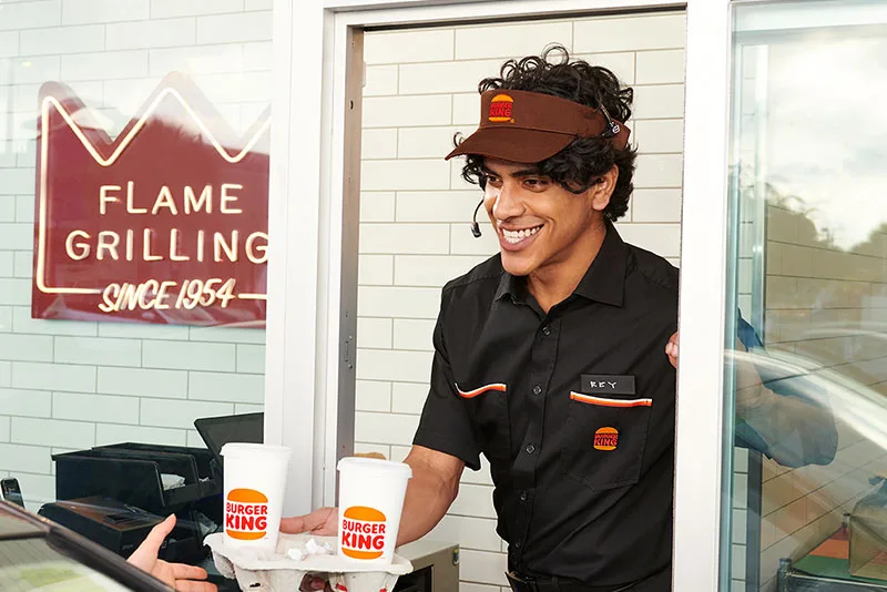 Η Burger King θα ελέγχει με AI αν οι εργαζόμενοι λένε ευχαριστώ και παρακαλώ στους πελάτες 2 Burger King Assistant: Η ψηφιακή επανάσταση στις κουζίνες των εστιατορίων