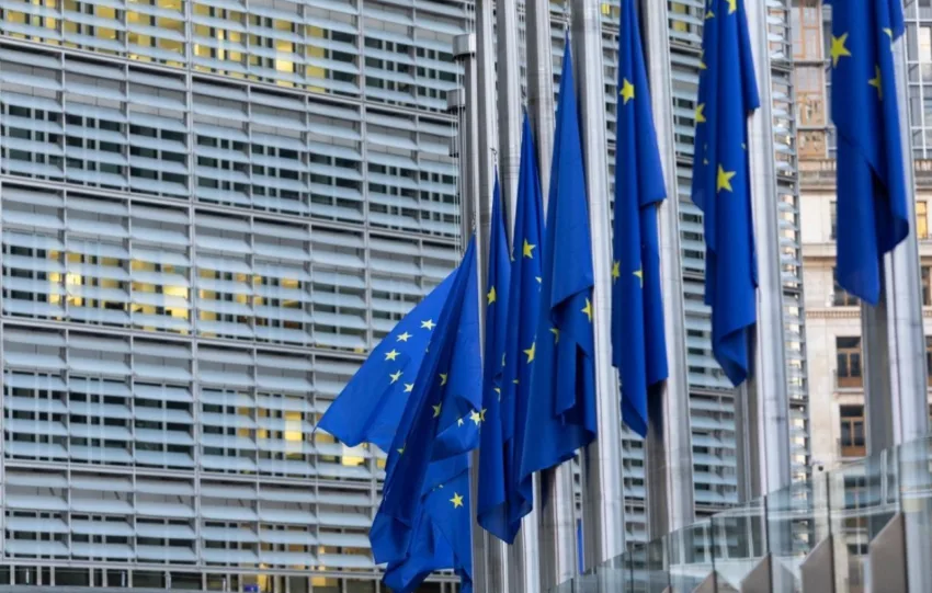 Η Commission «σπάει» το μονοπώλιο της Meta: Άνοιγμα του WhatsApp σε τρίτα AI μοντέλα