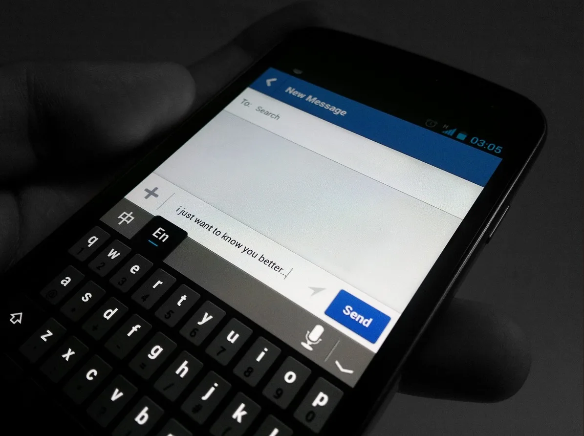 Η Google αναβαθμίζει τα Android Messages με εντοπισμό σε πραγματικό χρόνο