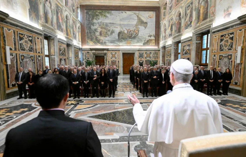 Lara AI: Η τεχνολογία που «σπάει» το γλωσσικό φράγμα στη Βασιλική του Αγίου Πέτρου