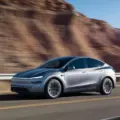 Η Tesla δίνει επιτέλους στα Model 3 και Model Y αυτό που είχαν μόνο τα ακριβά μοντέλα