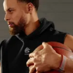 Ο Steph Curry αποκαλύπτει το νέο Fitbit: Η απάντηση της Google στα έξυπνα βραχιόλια