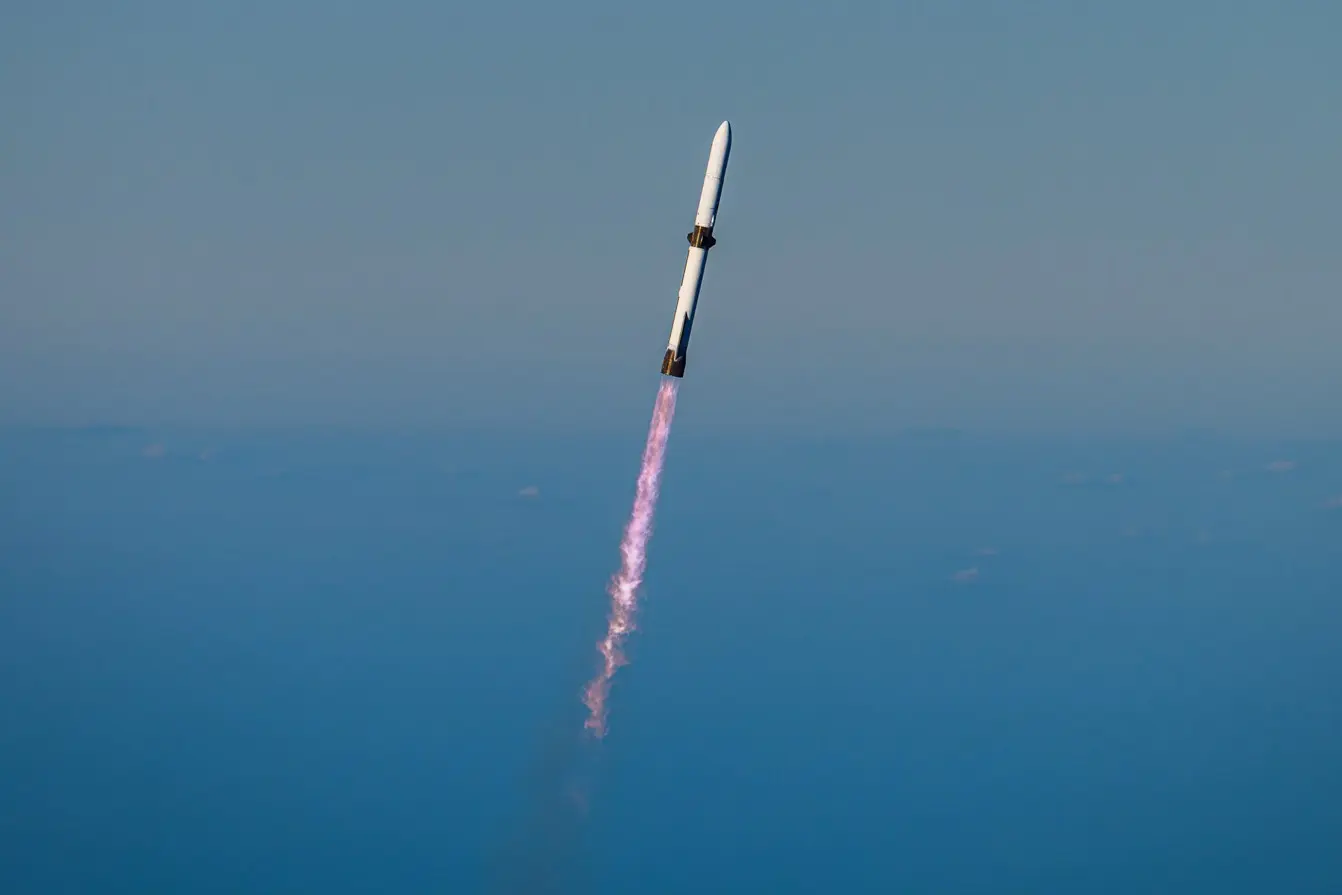 Η Blue Origin γράφει ιστορία με την πρώτη επαναχρησιμοποίηση του πυραύλου New Glenn