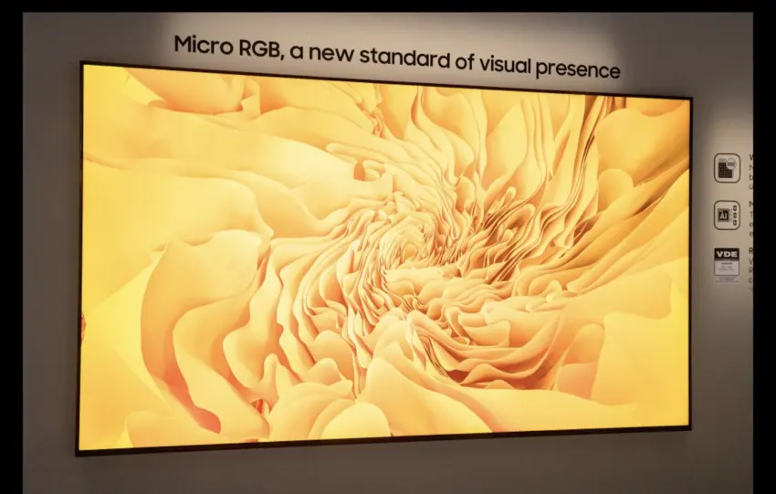 "Ξέχνα τις επίπεδες οθόνες! Το 'μαγικό' κόλπο της Samsung που βγάζει τις εικόνες έξω από το κινητό σου χωρίς γυαλιά!"