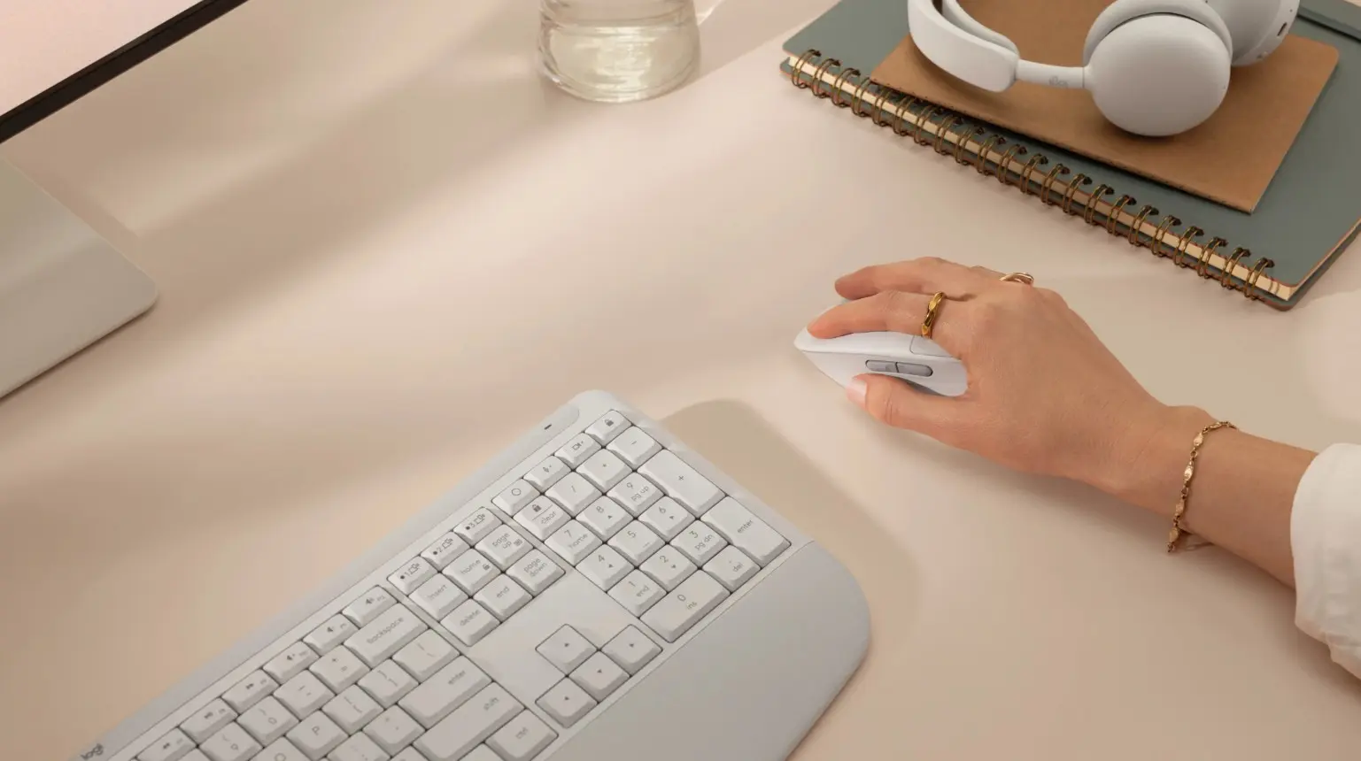 H Logitech αναβαθμίζει την εργονομία του γραφείου με τη νέα σειρά Signature Comfort Plus 5 H Logitech αναβαθμίζει την εργονομία του γραφείου με τη νέα σειρά Signature Comfort Plus