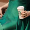 Starbucks: Το φιάσκο με την τεχνητή νοημοσύνη και η επιστροφή στον άνθρωπο