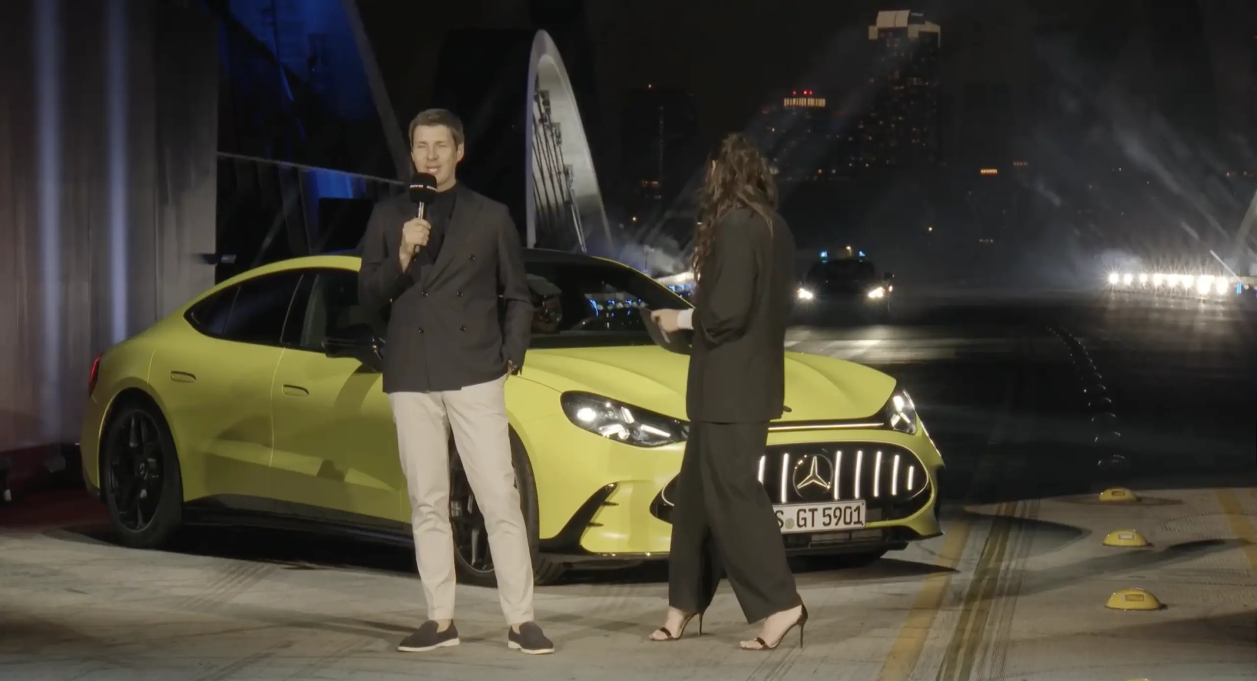 Mercedes AMG GT: Το νέο super car των 1.153 ίππων και 0-100 σε 2 sec 6 Mercedes AMG GT: Το νέο super car των 1.153 ίππων και 0-100 σε 2 sec