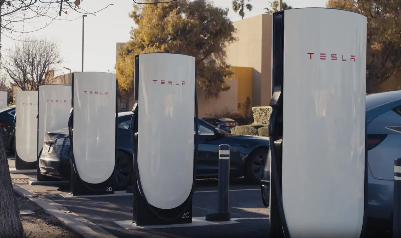 Η μεγάλη κλοπή στο εργοστάσιο της Tesla: Πώς χάνονται φορτία εκατομμυρίων
