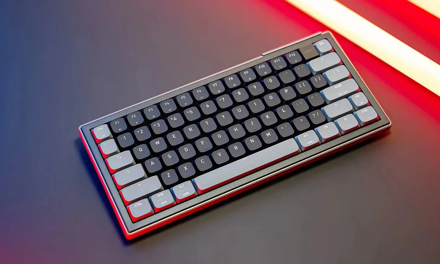 Cherry XTRFY K63W Pro Compact: Το ασύρματο πληκτρολόγιο που καταργεί το lag