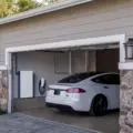 Η Tesla προσθέτει έξοδο κινδύνου από τον Supercharger αλλά υπάρχει μεγάλο κόστος