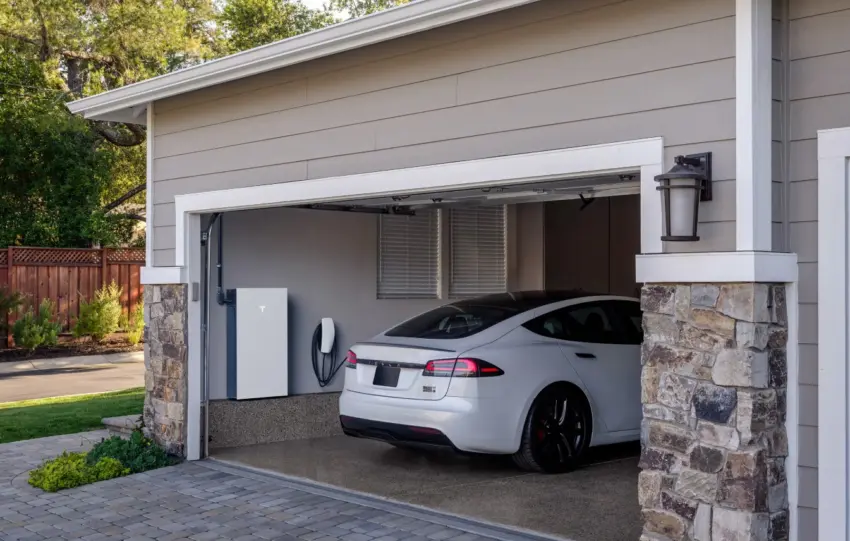 Η Tesla προσθέτει έξοδο κινδύνου από τον Supercharger αλλά υπάρχει μεγάλο κόστος