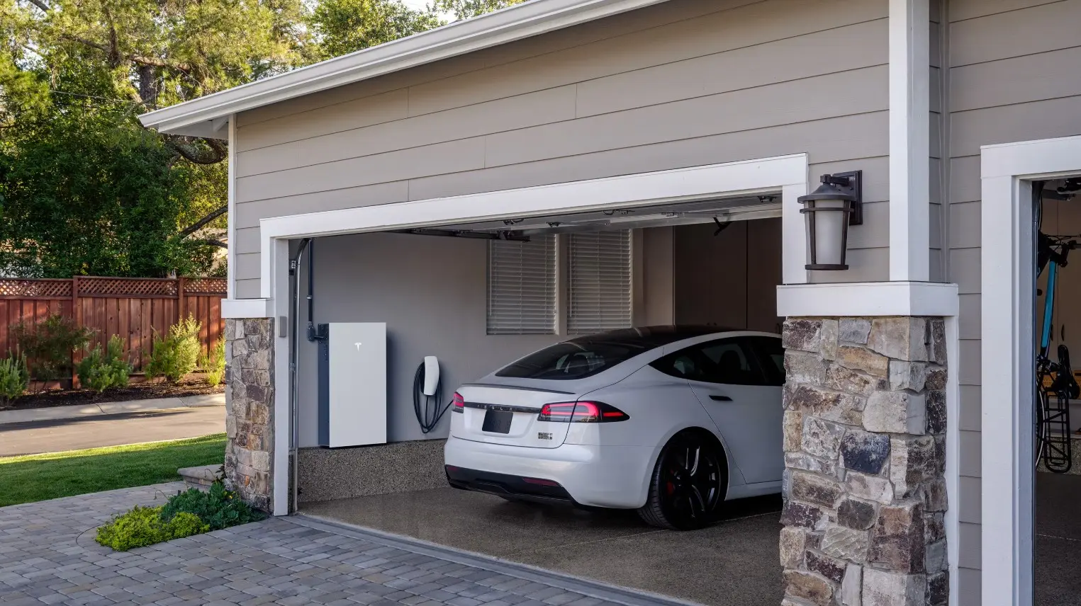 Γιατί τα νέα ηλιακά πάνελ της Tesla προσφέρουν την απόλυτη ενεργειακή αυτονομία