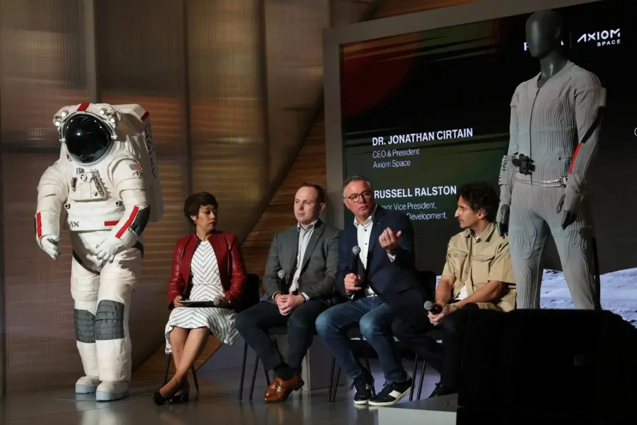 Πώς η Axiom Space και η Prada αλλάζουν τις διαστημικές στολές της Nasa 4 Πώς η Axiom Space και η Prada αλλάζουν τις διαστημικές στολές της Nasa