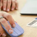 Πώς το Logitech Mobi Fold φέρνει την επανάσταση στην παραγωγικότητα