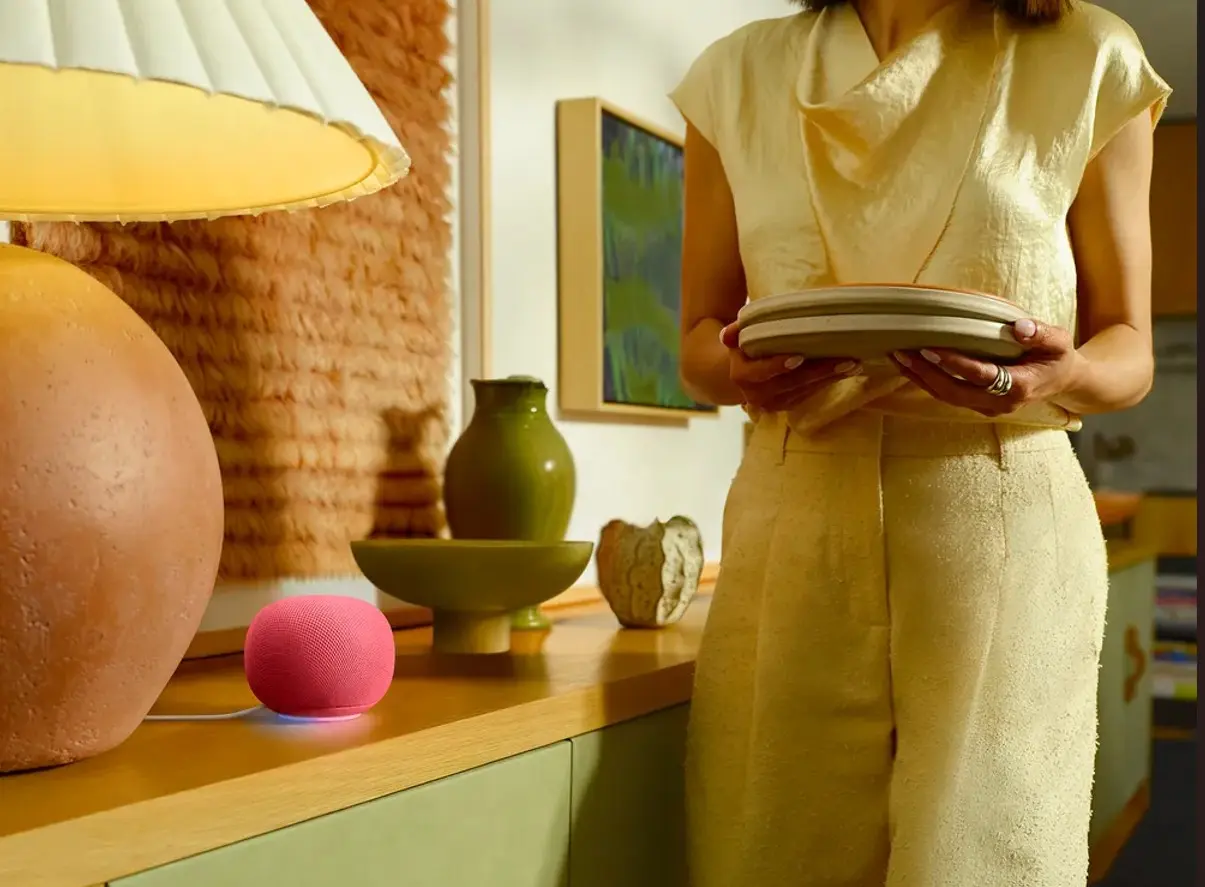 Το νέο Google Home Speaker φέρνει την τεχνητή νοημοσύνη Gemini στο σαλόνι σας
