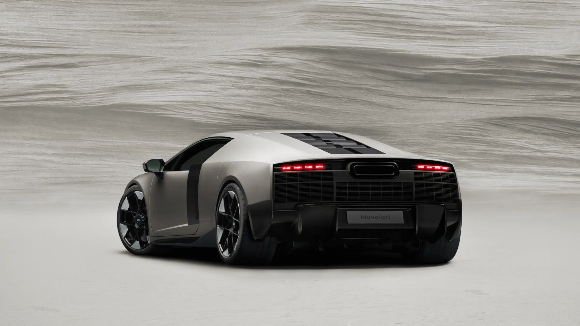 Το νέο supercar της Audi προσφέρει ασύλληπτες επιδόσεις με τρεις ηλεκτροκινητήρες