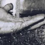 Πώς μια μικρή κάψουλα που χωράει στην παλάμη λύνει το πρόβλημα του πόσιμου νερού