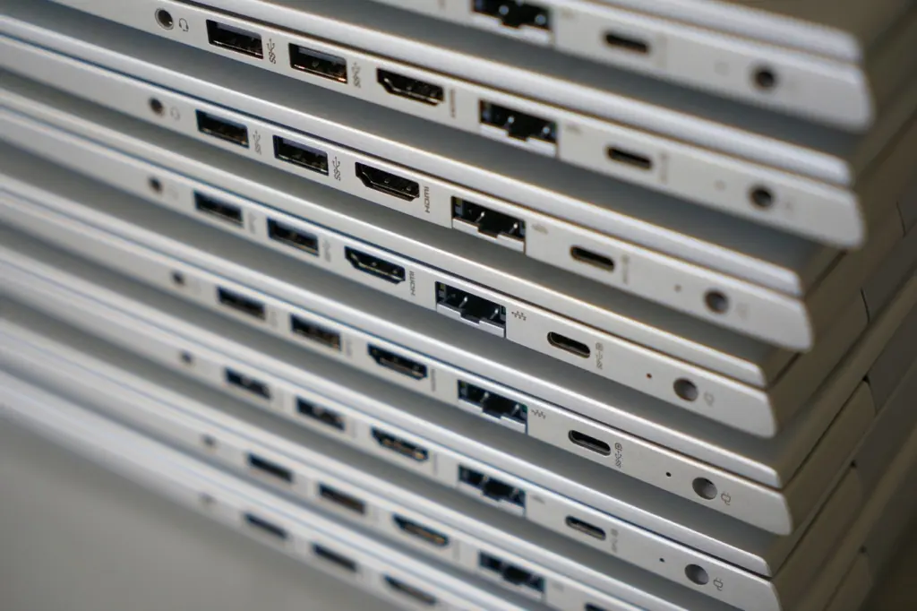 Ποια είναι η διαφορά ανάμεσα σε USB 3.0 και παλαιότερες θύρες;
