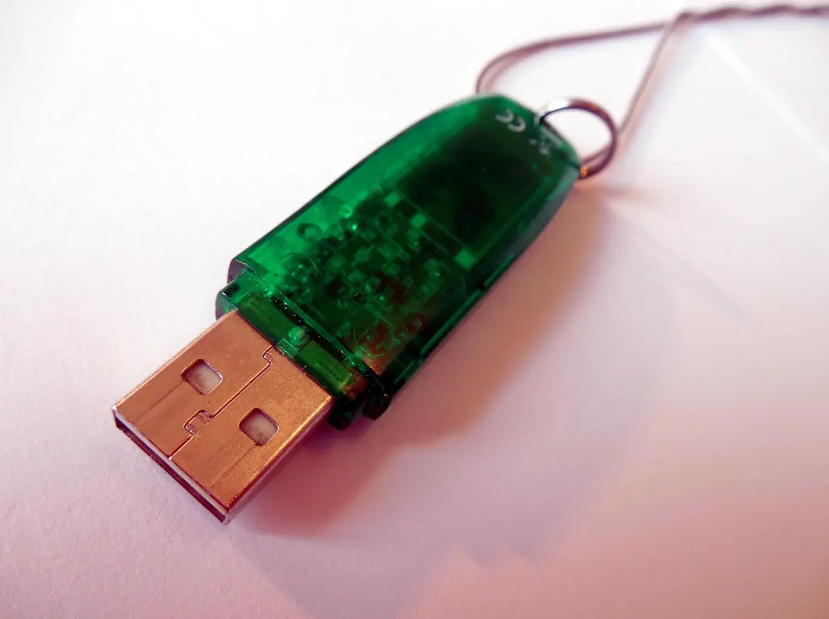 Ποια είναι η διαφορά ανάμεσα σε USB 3.0 και παλαιότερες θύρες;