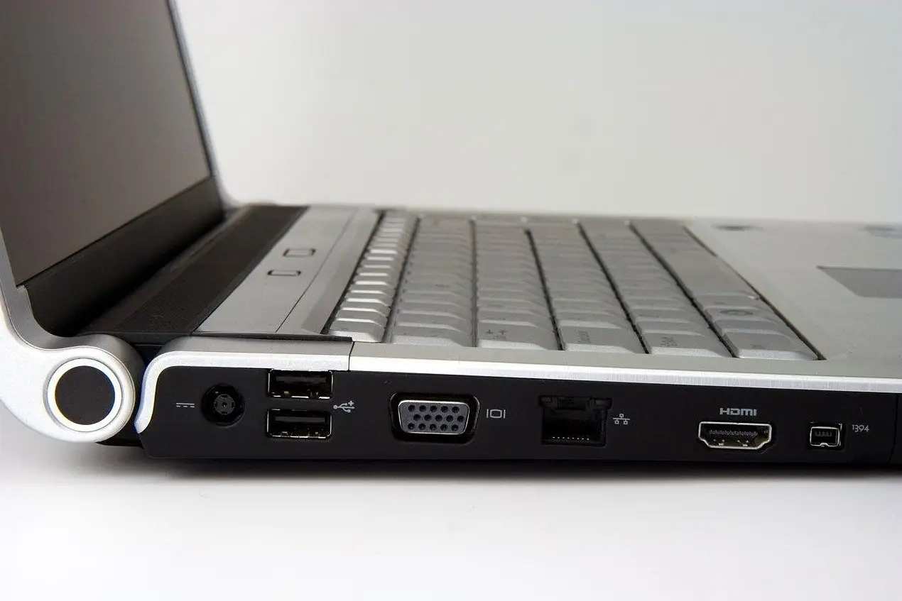 Ποια είναι η διαφορά ανάμεσα σε USB 3.0 και παλαιότερες θύρες;