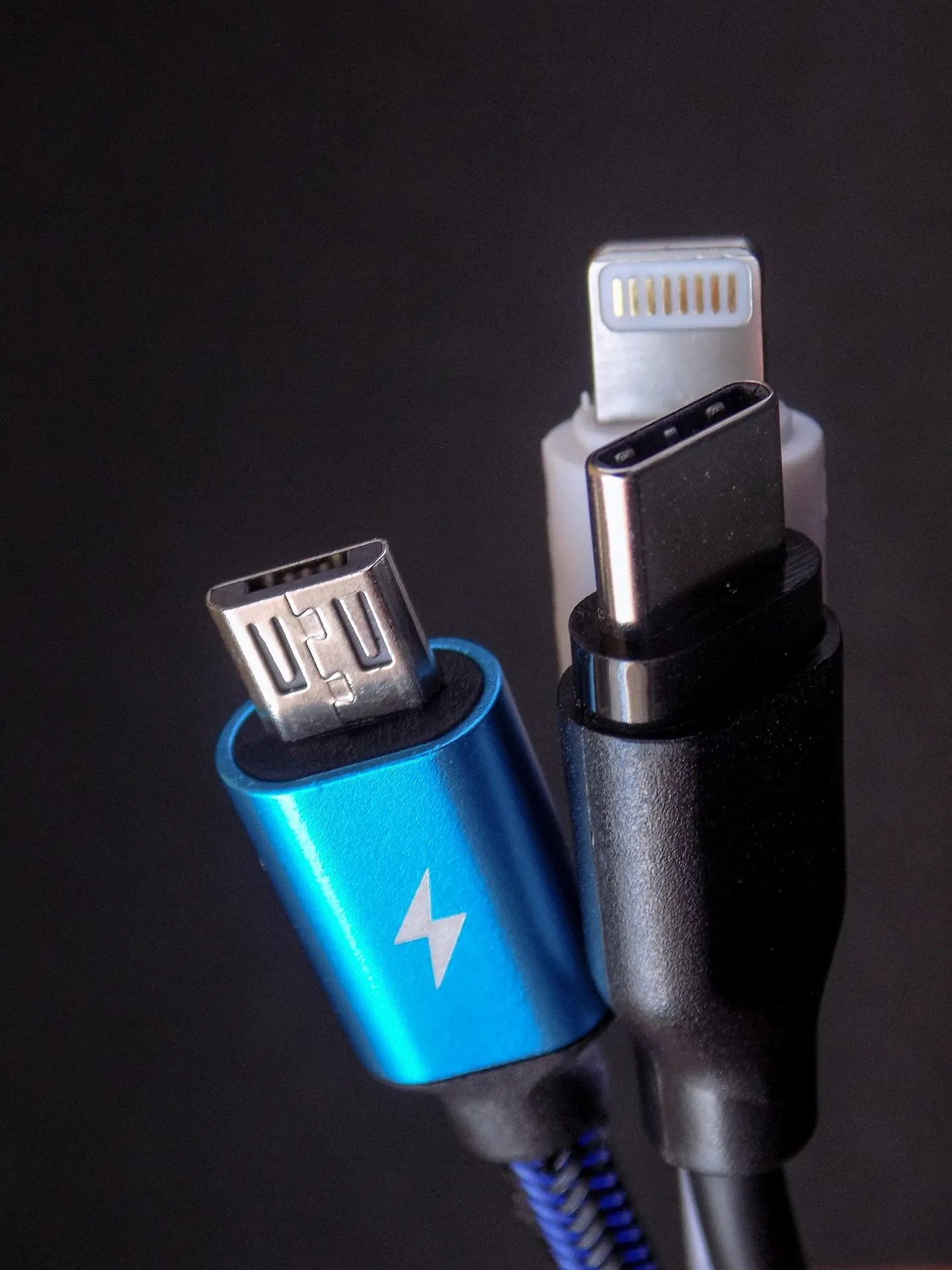 USB: Τι σημαίνει η τρίαινα και τα χρώματα στις θύρες