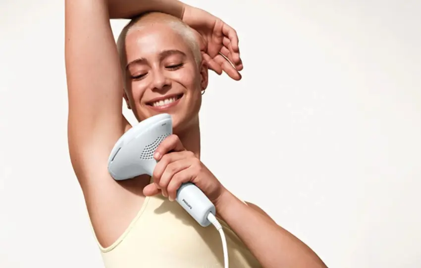 Το Philips Lumea 9900 Pro σας μιλά ενώ κάνετε αποτρίχωση και σας διορθώνει