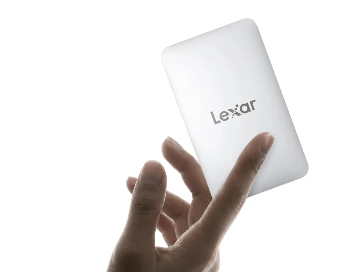 Lexar Muse: Το λεπτότερο SSD στον κόσμο κολλάει πίσω από το κινητό σας