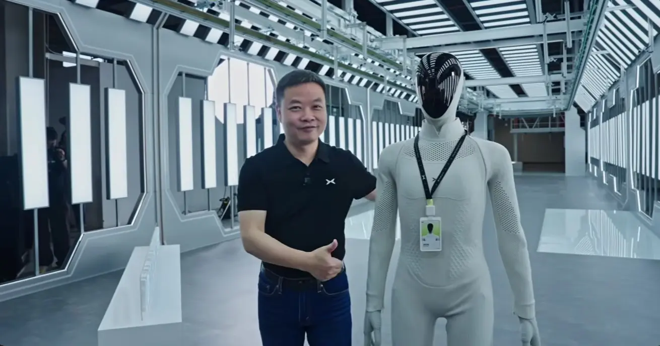 Το ρομπότ IRON της XPENG μόλις έπιασε δουλειά και περπατάει μόνο του 1 Το ρομπότ IRON της XPENG μόλις έπιασε δουλειά και περπατάει μόνο του