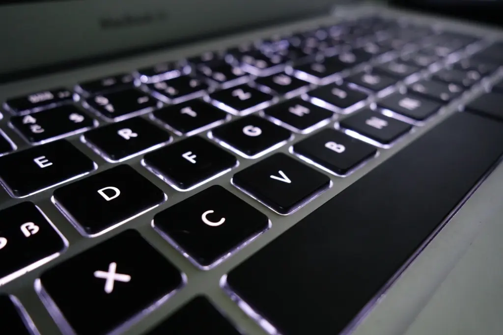 Το λάθος που κάνουμε με το power button του υπολογιστή και μπορεί να κοστίσει