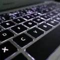 Το λάθος που κάνουμε με το power button του υπολογιστή και μπορεί να κοστίσει
