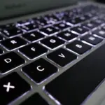 Το λάθος που κάνουμε με το power button του υπολογιστή και μπορεί να κοστίσει