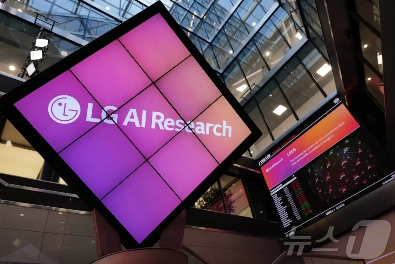 Η AI της LG βρήκε νέο συστατικό για την τριχόπτωση ανάμεσα σε 420.000 μόρια 4 Η AI της LG βρήκε νέο συστατικό για την τριχόπτωση ανάμεσα σε 420.000 μόρια