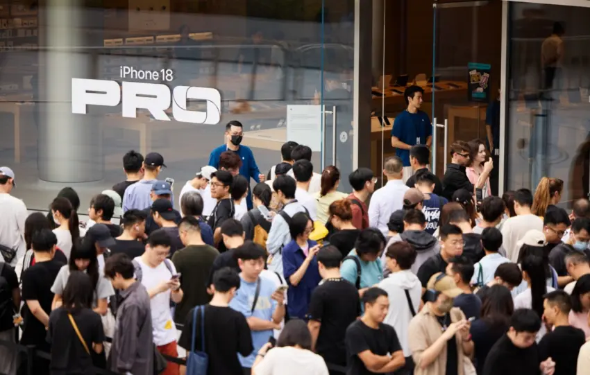 Τα νέα προϊόντα Apple έφτασαν στα καταστήματα